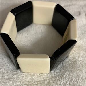 Striking Vintage Black and Cream Lucite Stretch Bracelet